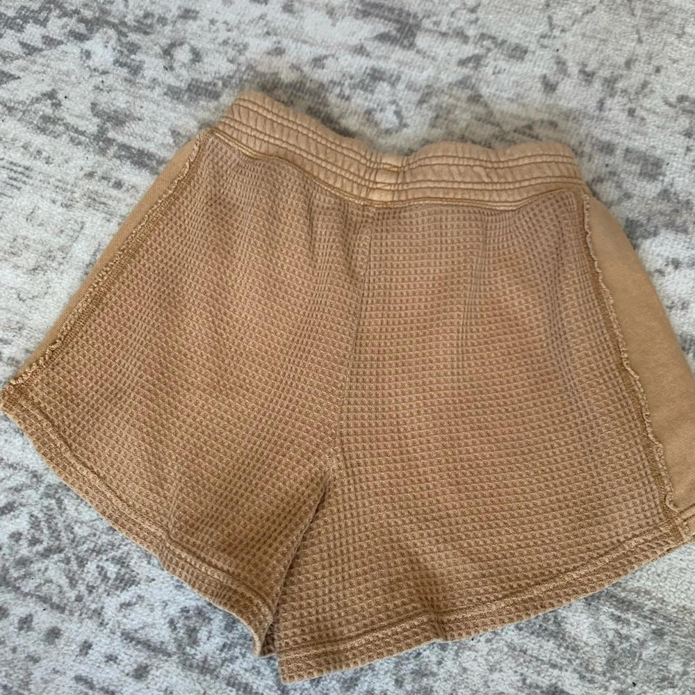 Aerie- Waffle Knit High-Waist Women’s Shorts - Tan - Picture 4 of 5
